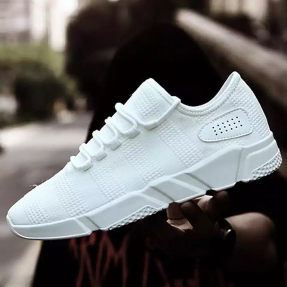 Men’s running shoes. Breathable. Multiple sizes